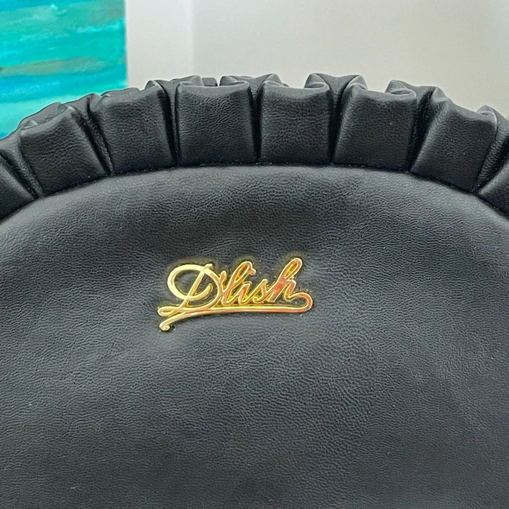 3/25$ 🛒 Ruffled-edge Wrislet Purse - Picture 4 of 11